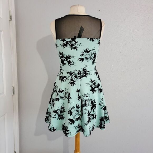 Trixxi Fit And Flare Floral Dress Sz L - Picture 3 of 9